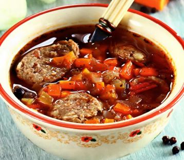 фасолевый суп с колбасками